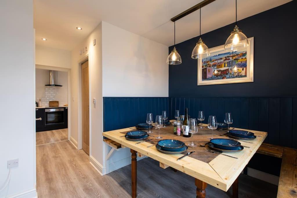 Herring Girl House - Harbourside Property, Sleeps 8 스카버러 외부 사진