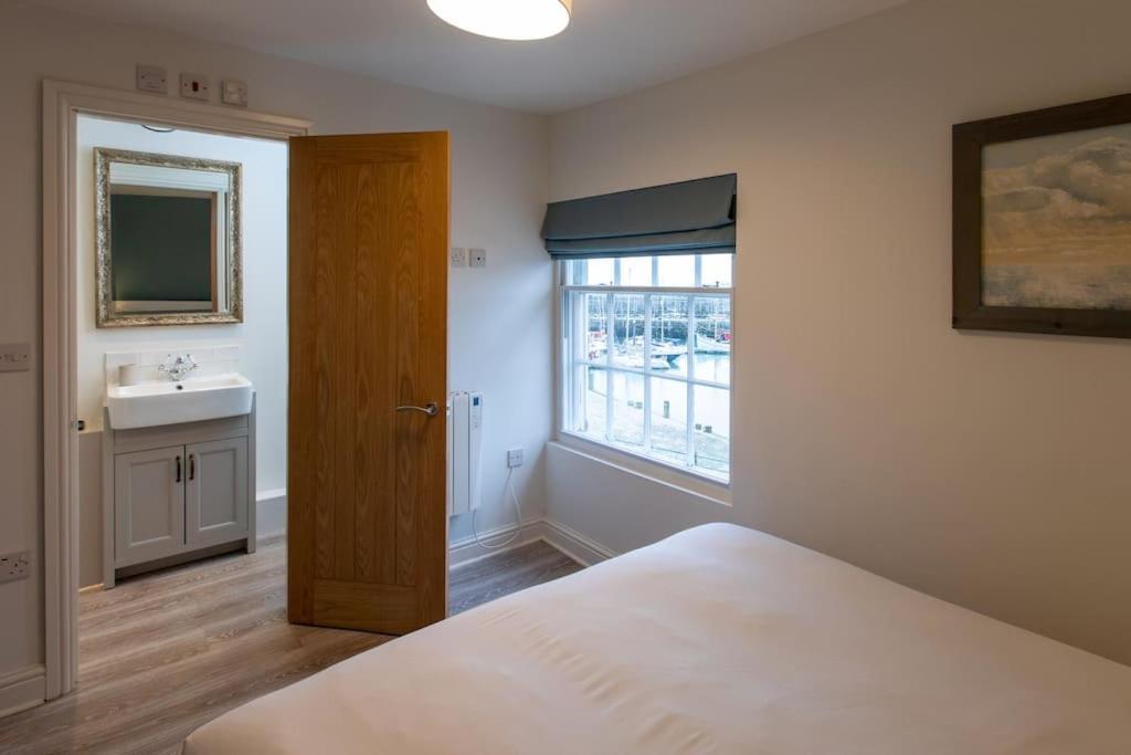 Herring Girl House - Harbourside Property, Sleeps 8 스카버러 외부 사진